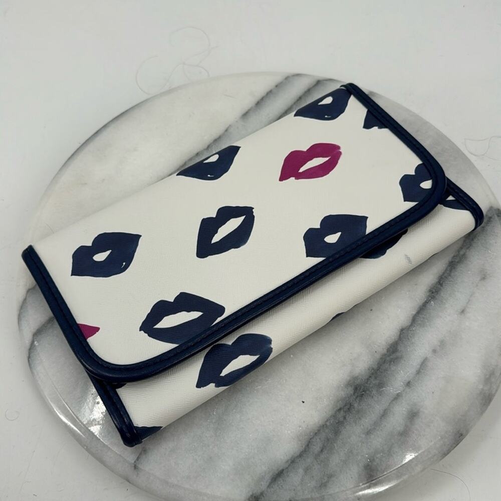 Hudson+Bleeker lipstick trifold makeup bag